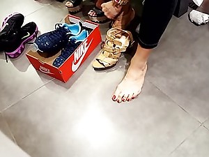 Experiencing a blonde MILF fulfilled on Milfsexdating Inter